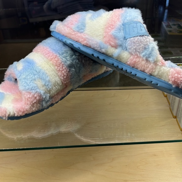 UGG slides in size 8 - Picture 2 of 3